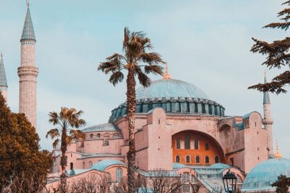 Ayasofya Tarihi Yolculuk Imparatorluklardan Gunumuze Kulturel Degisim min