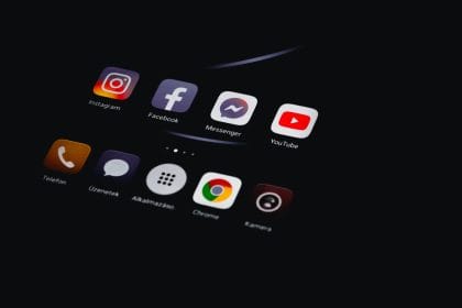 Sosyal Medya'ya Bakın: Instagram, Twitter ve Facebook'ta Etkili Bir Profil