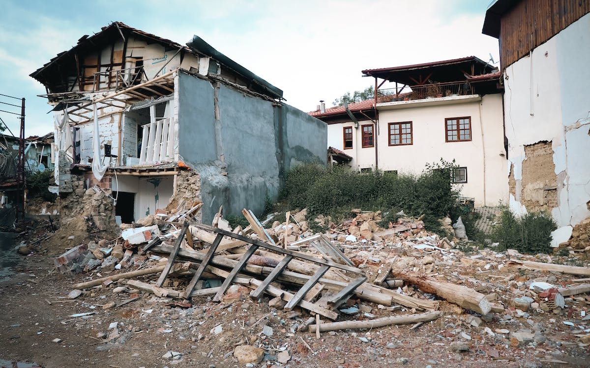 Deprem Sırasında Evden Çıkarken Dikkat Edilmesi Gerekenler
