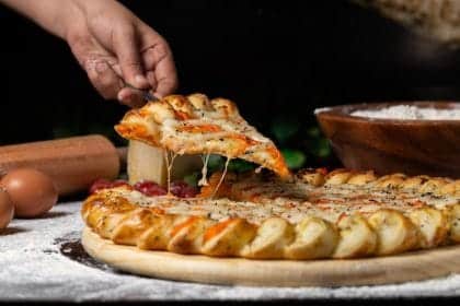 Evde Çıtır Çıtır Sebzeli Pizza Yapmanın Püf Noktaları