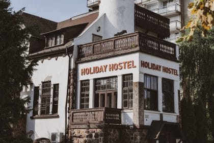 Hostel Deneyimi: İlk Defa Gidenler İçin İpuçları
