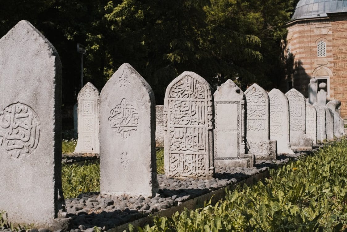 Mezar Taşı Görmek