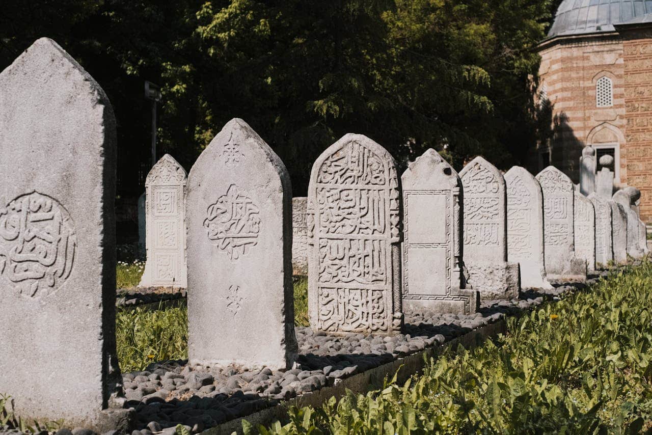 Mezar Taşı Görmek
